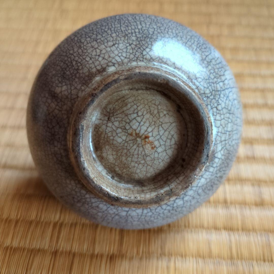 手描き模様の灰色陶器花瓶