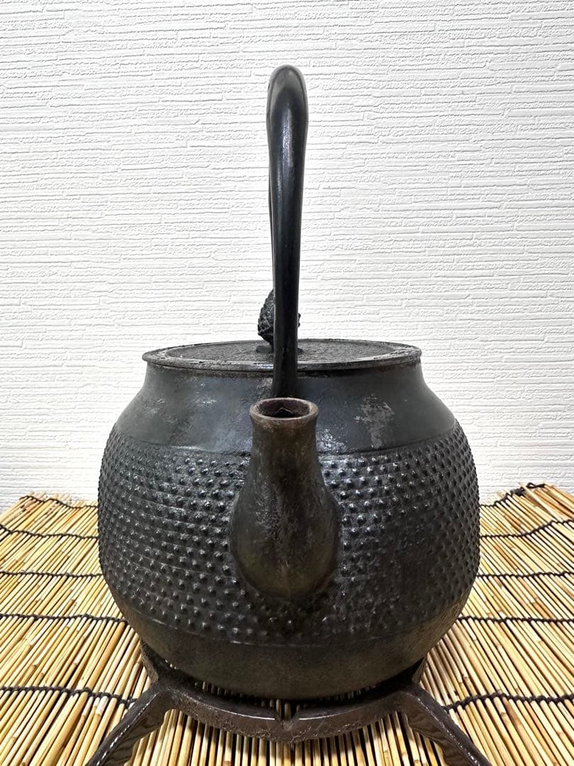 ＵＳＥＤ品 南部岩鋳四代目清末作 　真作保証　２２型アラレ　南部鉄瓶