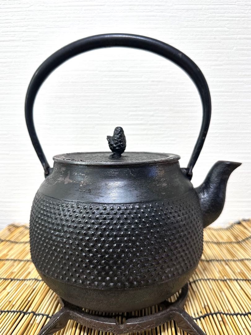 ＵＳＥＤ品 南部岩鋳四代目清末作 　真作保証　２２型アラレ　南部鉄瓶