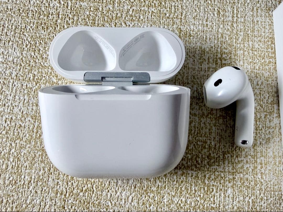 AirPods Pro（第四世代）本体 Rのみ 充電ケース付き