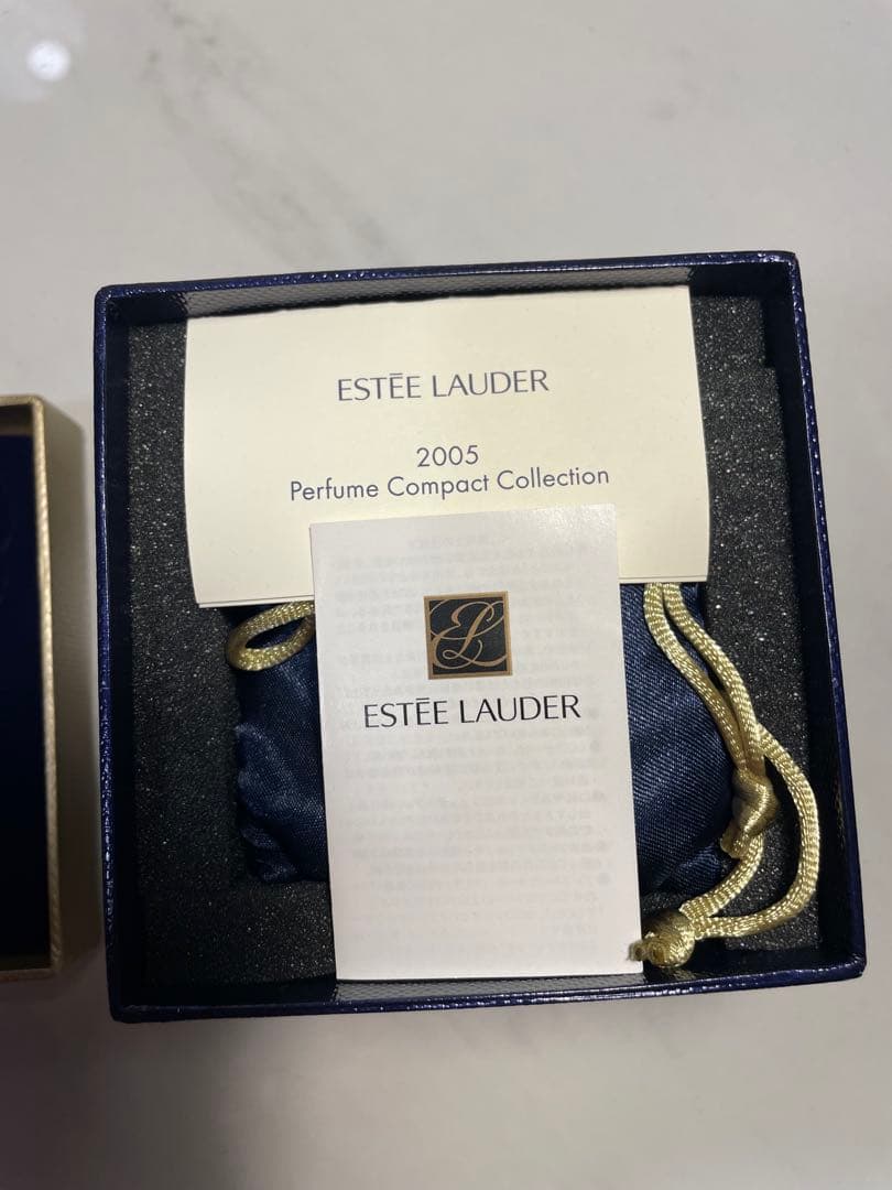 希少・美品ESTEE LAUDER2005 インテュイション ラッキーランタン