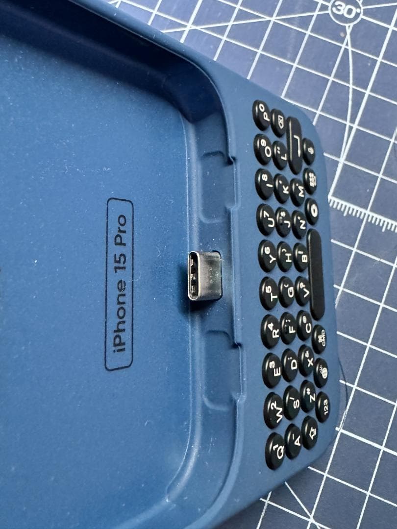 Clicks Keyboard iPhone15Proキーボードケース純正 美品