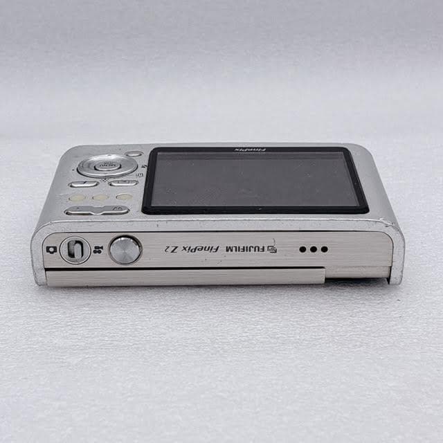 良品✨FUJIFILM FinePix Z2 コンパクトデジタルカメラ シルバー