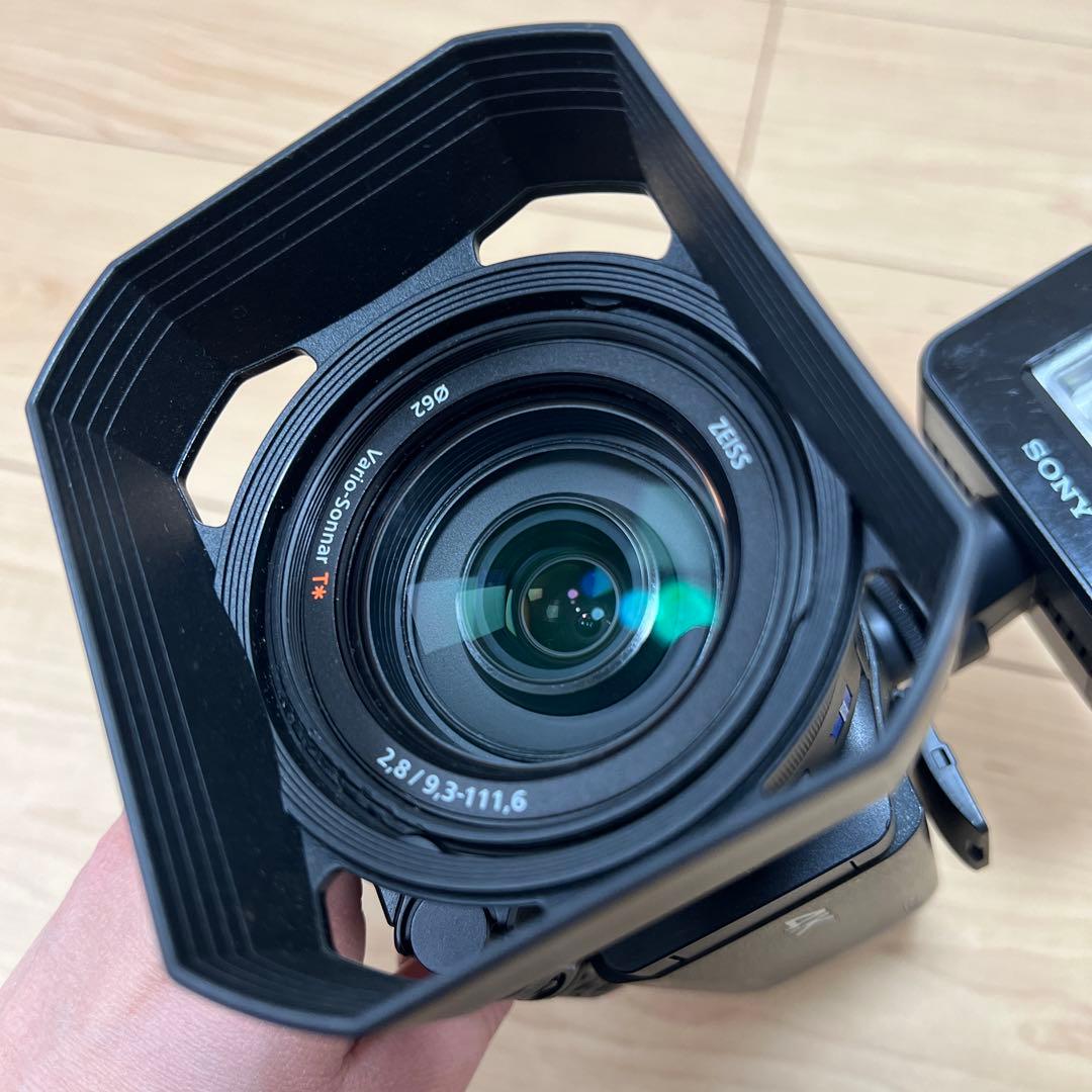 サ*ト様 SONY ビデオカメラ 4K 本体 ライト 充電器付き FDR-AX1