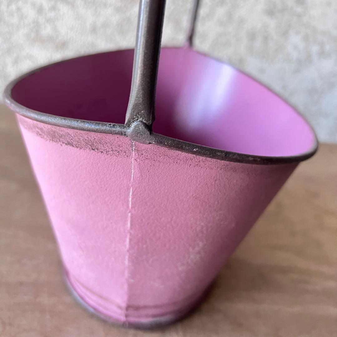 ゆんはです。スティール製レリーフバスケットピンク。メーカー処分
