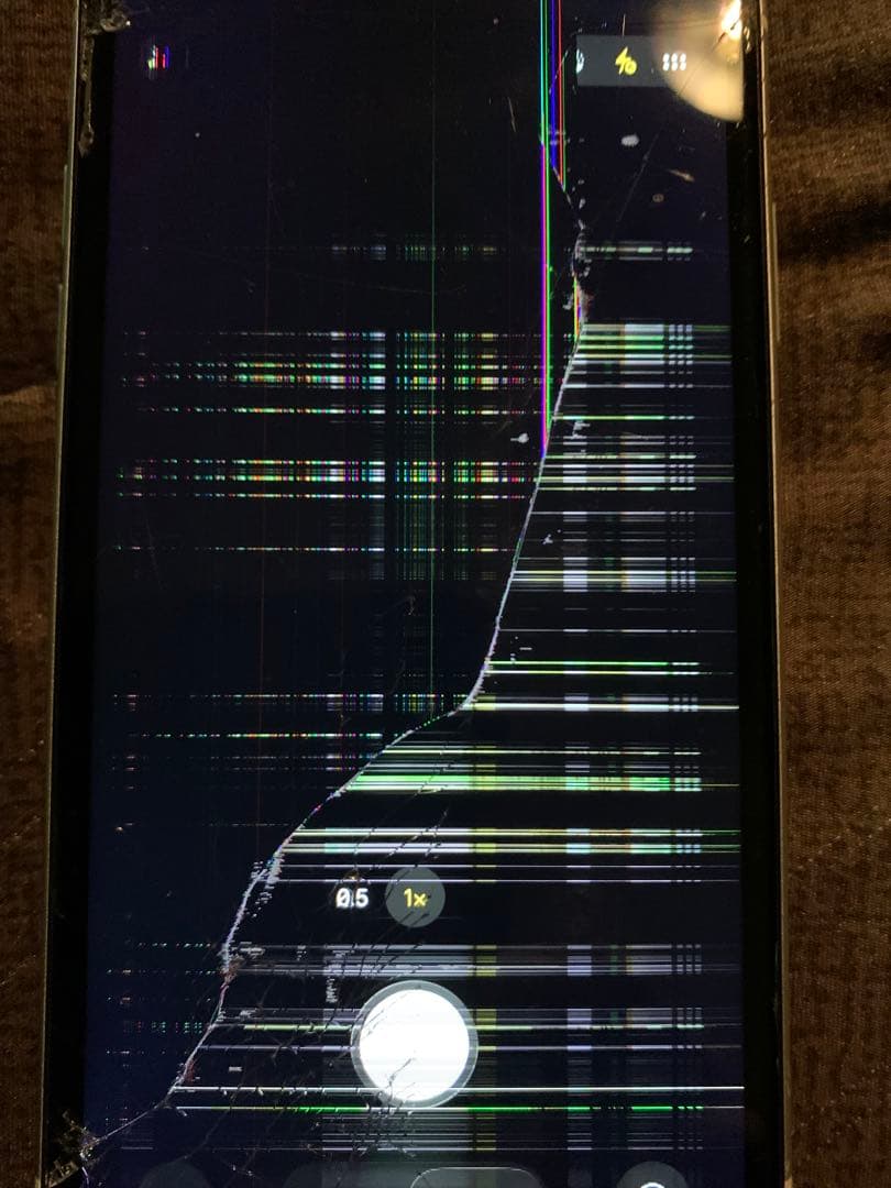 Apple iPhone 11 ホワイト 背面ひびあり