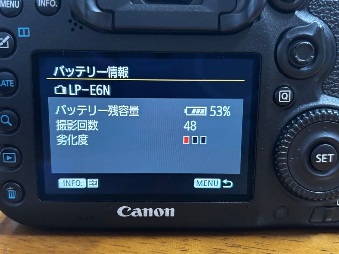 Canon EOS 7D Mark II ボディ（バッテリー2個付き）