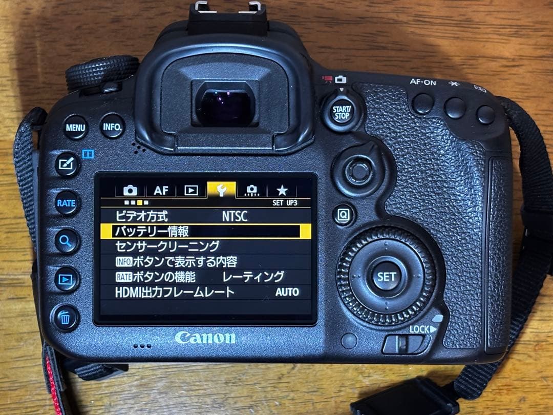 Canon EOS 7D Mark II ボディ（バッテリー2個付き）