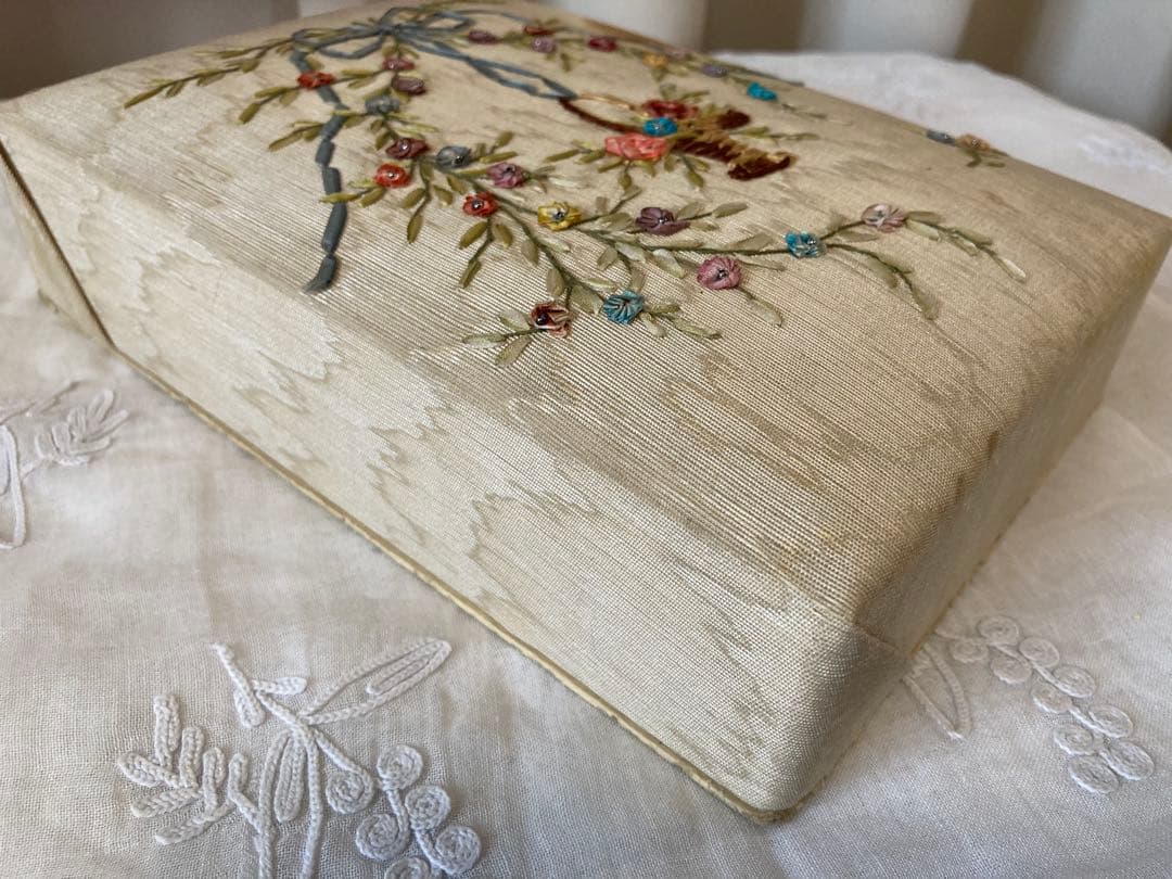 フランス アンティーク 花かご&リボン 薔薇リボン刺繍ボックス ローズバスケット