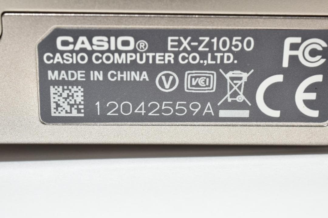 《 美品 》カシオ　CASIO EXILIM EX-Z1050 ゴールド