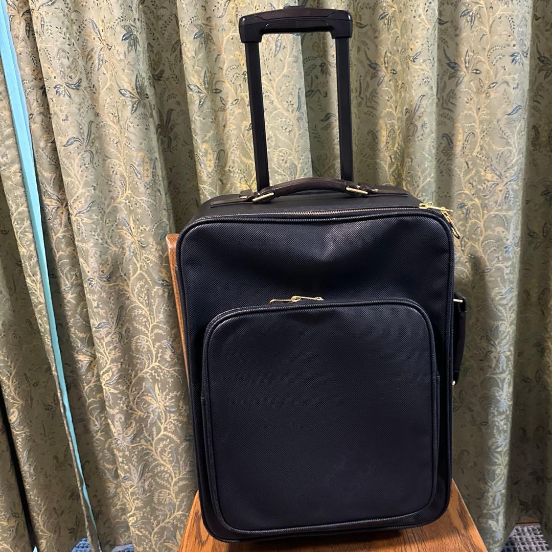 BOTTEGA VENETA ブラックキャリーケース