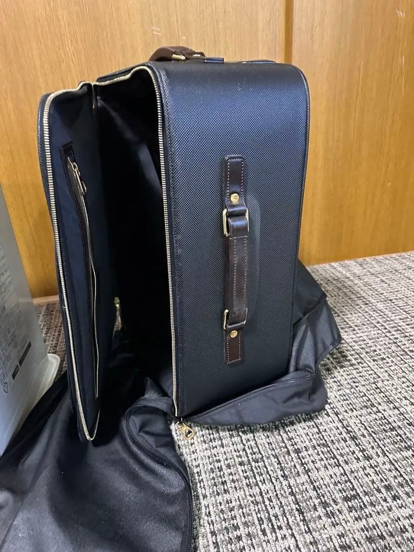 BOTTEGA VENETA ブラックキャリーケース