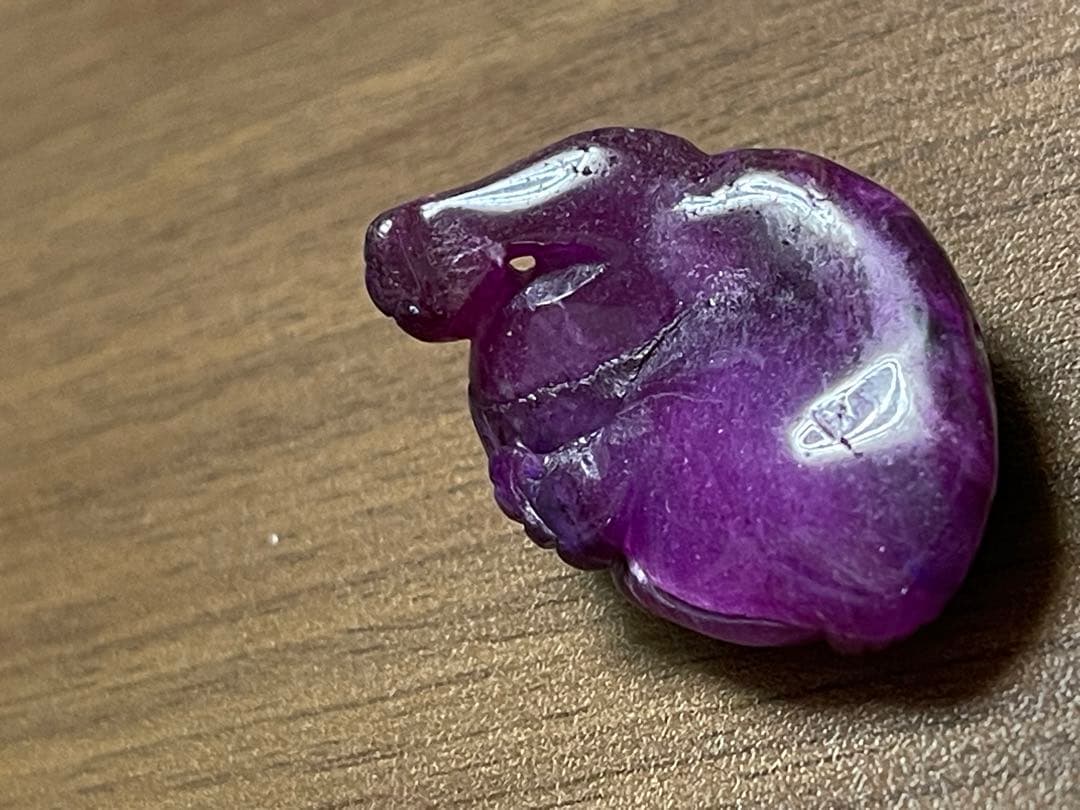 超レア　スギライト　石　半透明　手彫り　神話の生き物