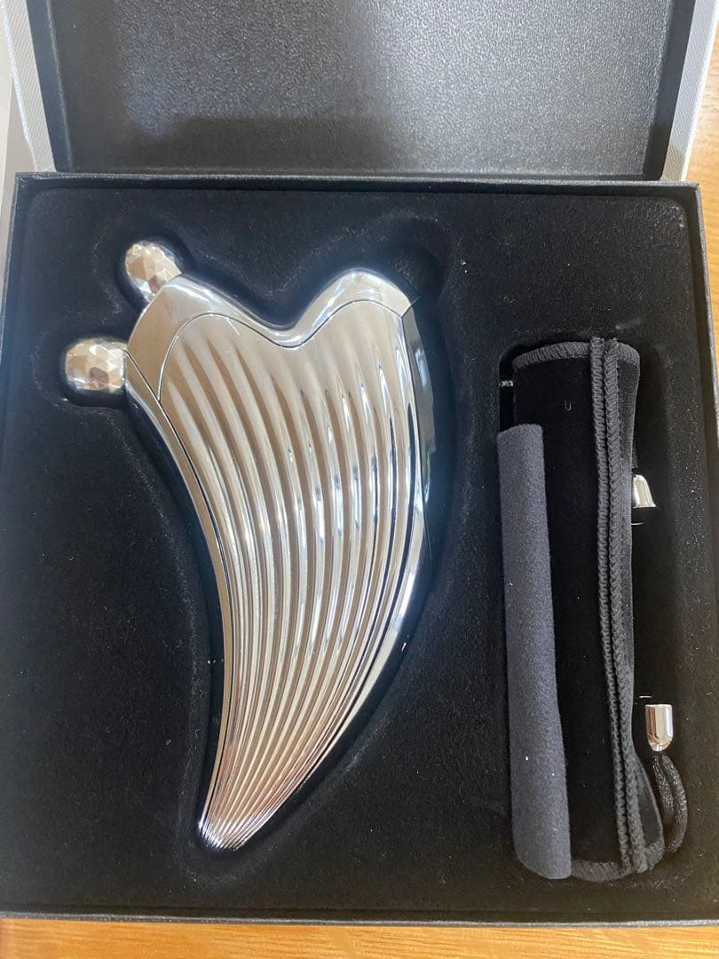 【即日発送可】ほぼ新品　ReFa カッサレイ　美顔器 流線型デザイン