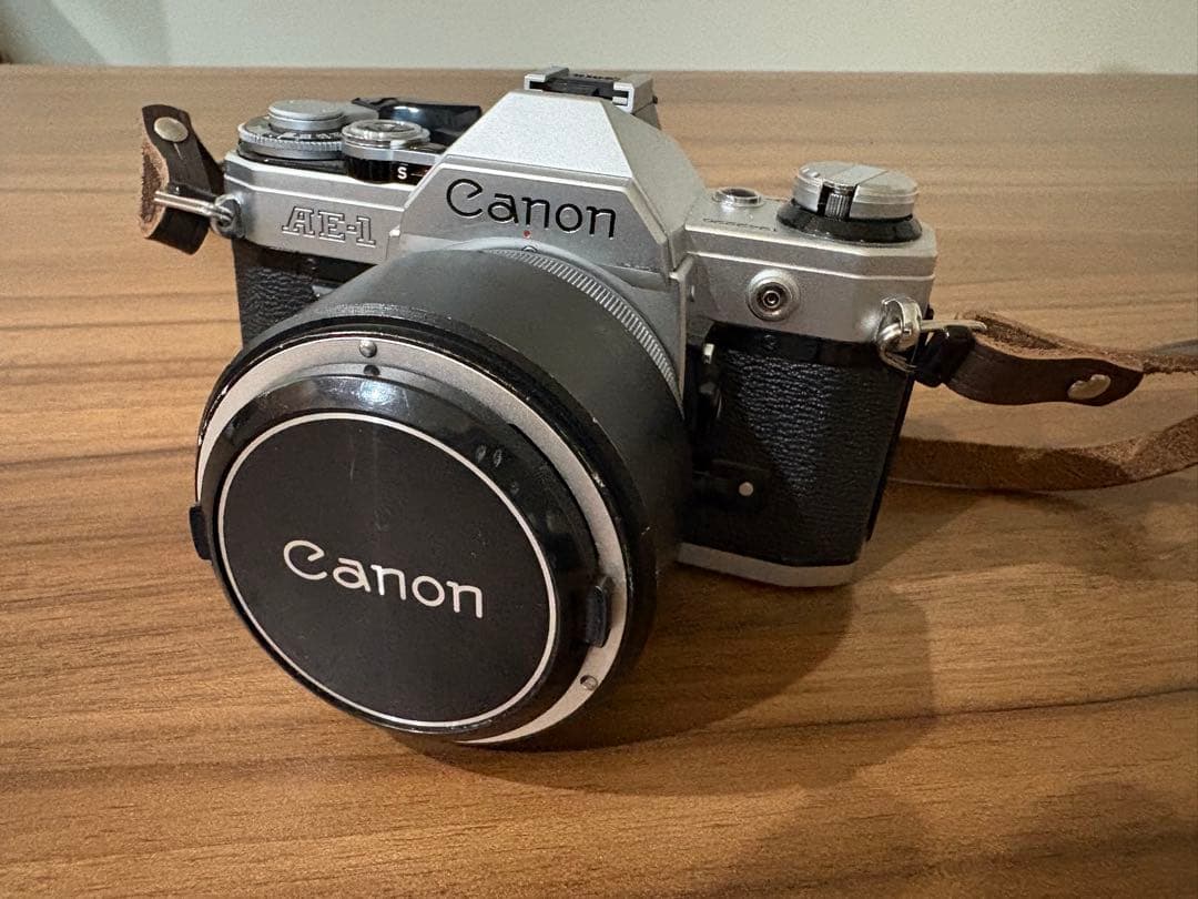 Canon AE-1 フィルムカメラ 50mmレンズ、キャップ、ストラップ付
