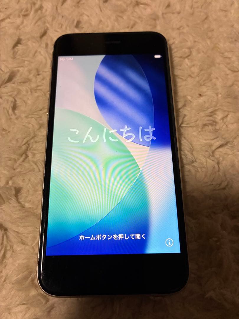 り*ご様 iPhone SE 第3世代、スターライト（ホワイト系） 64GB