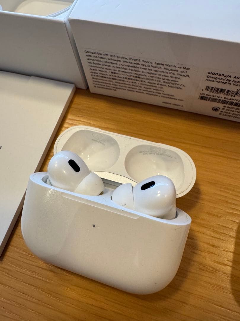 AirPods Pro第二世代本体 充電ケース付き ホワイト 左耳充電不可