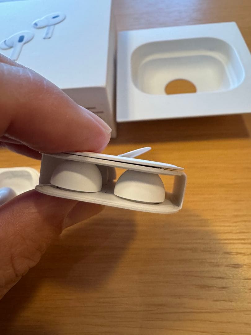 AirPods Pro第二世代本体 充電ケース付き ホワイト 左耳充電不可