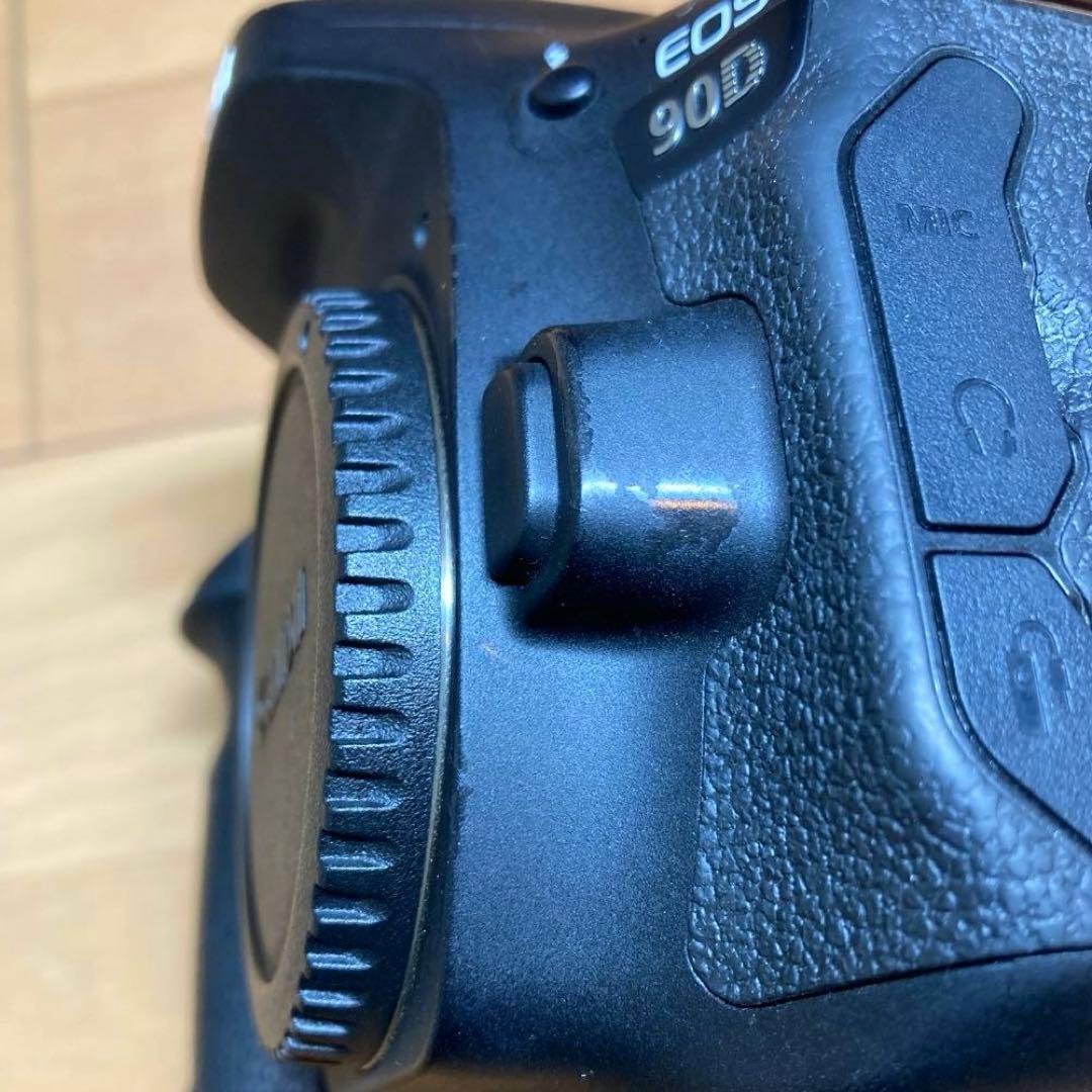 ①Canon EOS 90D 本体とバッテリー等