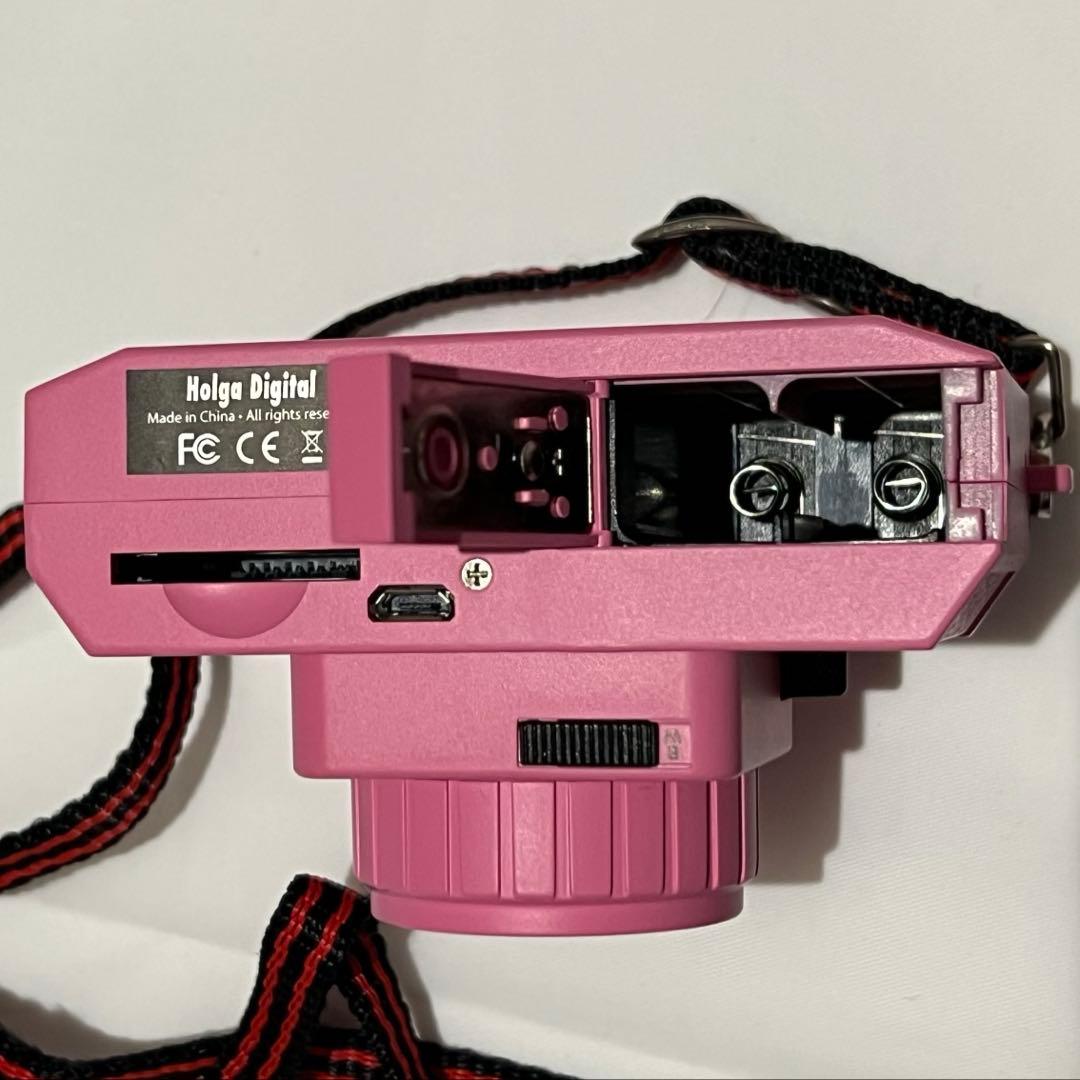 HOLGA DIGITAL ピンクカメラ 本体＋ストラップ