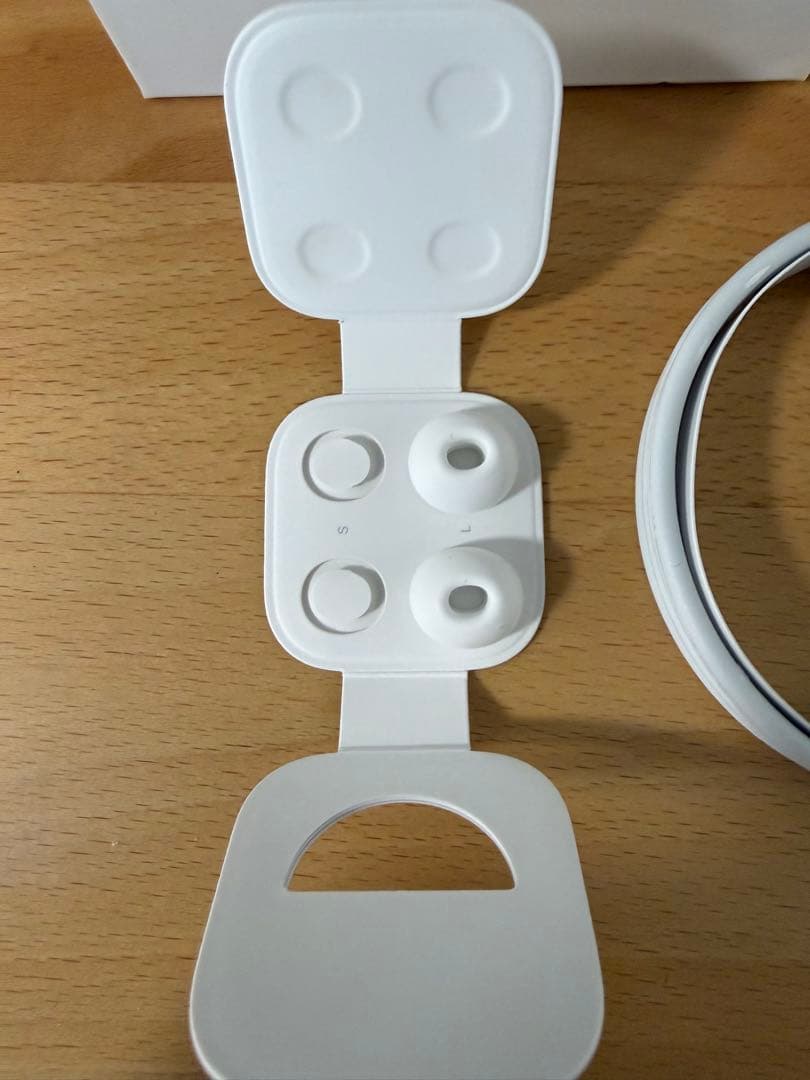 （ジャンク品）AirPodsPro本体 ホワイト 充電ケース付き
