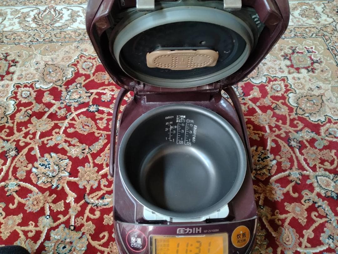 ZOJIRUSHI　NP-ZV100BK　圧力IH炊飯ジャー 色ボルドー