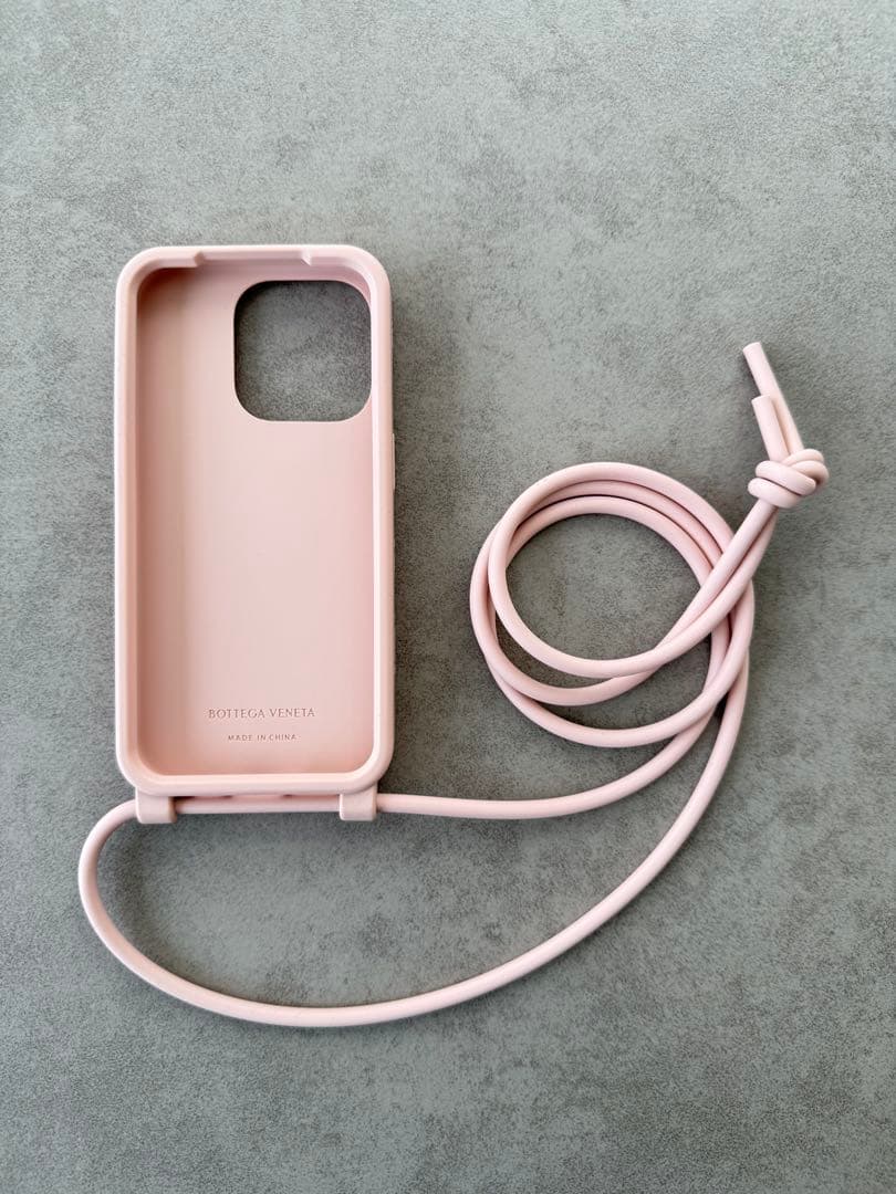 BottegaVeneta iPhoneケース15pro ピンク 紐付き