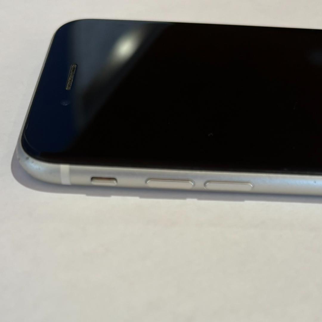 iPhone SE3 64Gb SIMフリー スターライト　白色　602261
