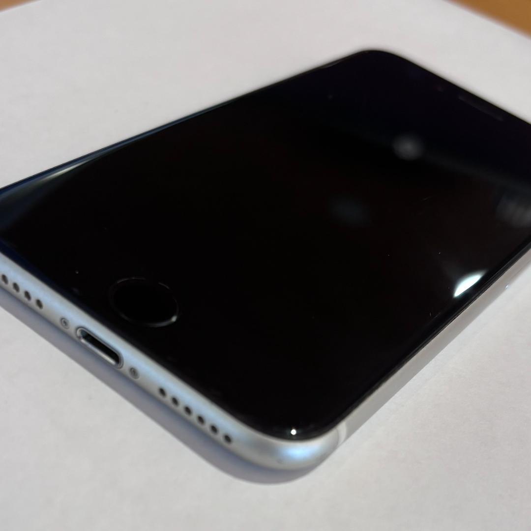 iPhone SE3 64Gb SIMフリー スターライト　白色　602261