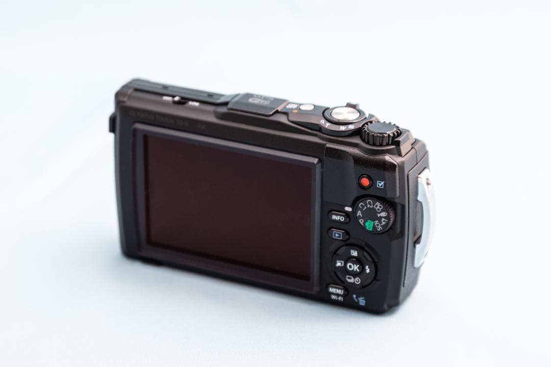 OLYMPUS Tough TG-6 ブラック本体　別売りレンズバリア付き