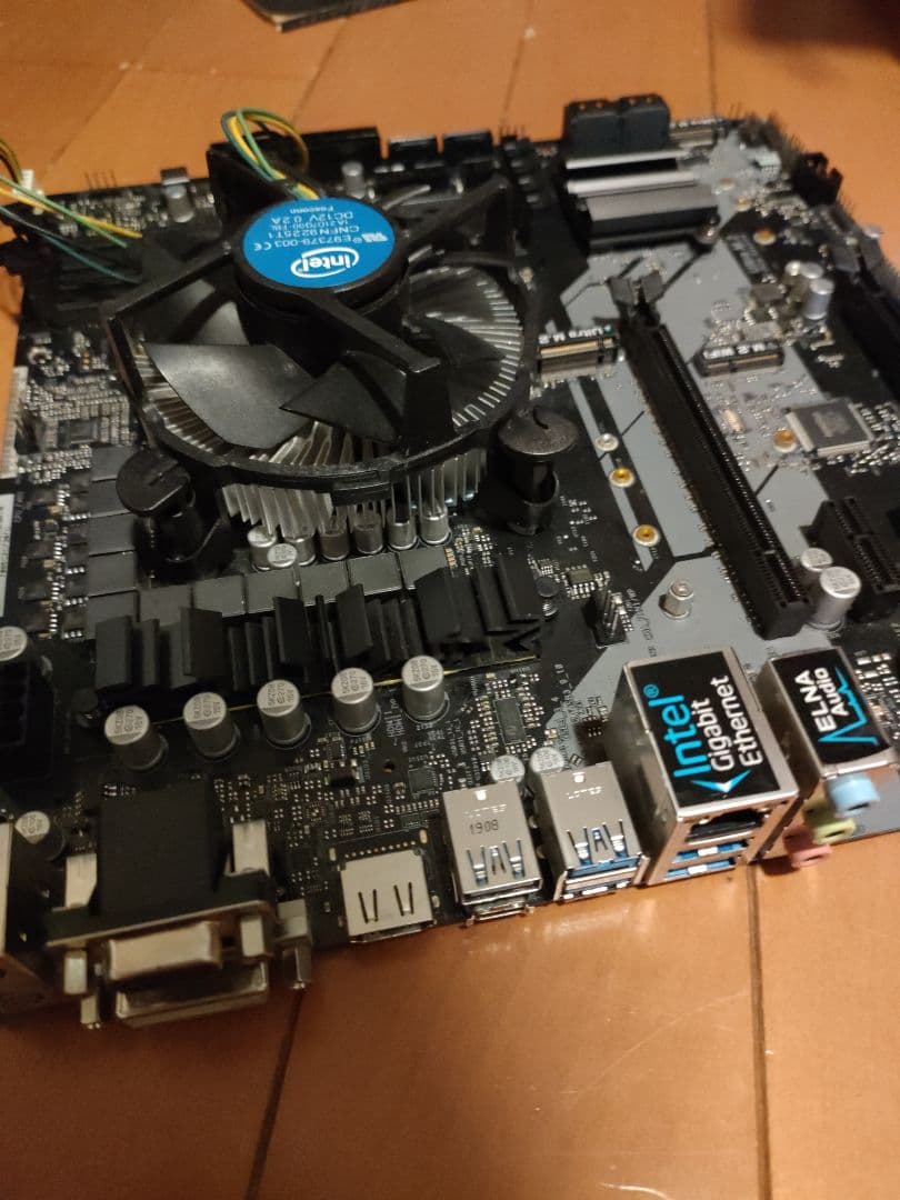 ASRock Z390M Pro4 マザーボードとi59500ＣＰＵ付メモリー無