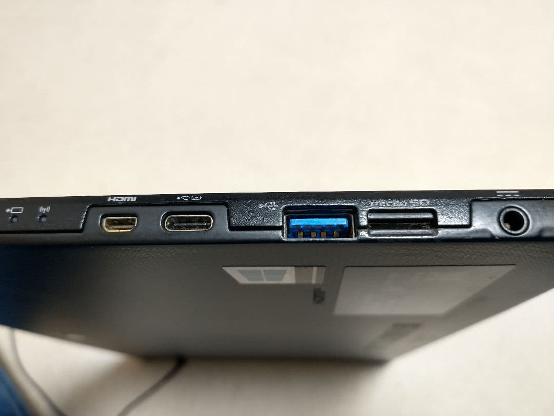 ARROWS Tab Q738/SB Core i5 7300U 富士通