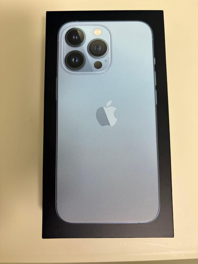 のん　Apple iPhone 13 Pro シエラブルー　本体