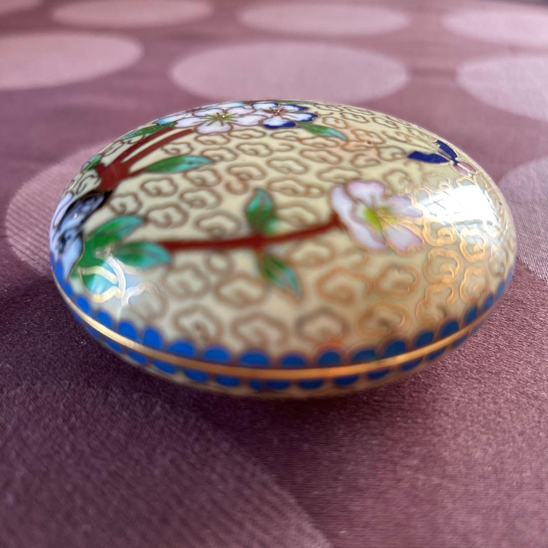 中国骨董景泰藍【七宝焼梅蝶紋大き目ご香合】美しい未使用品　希少貴重