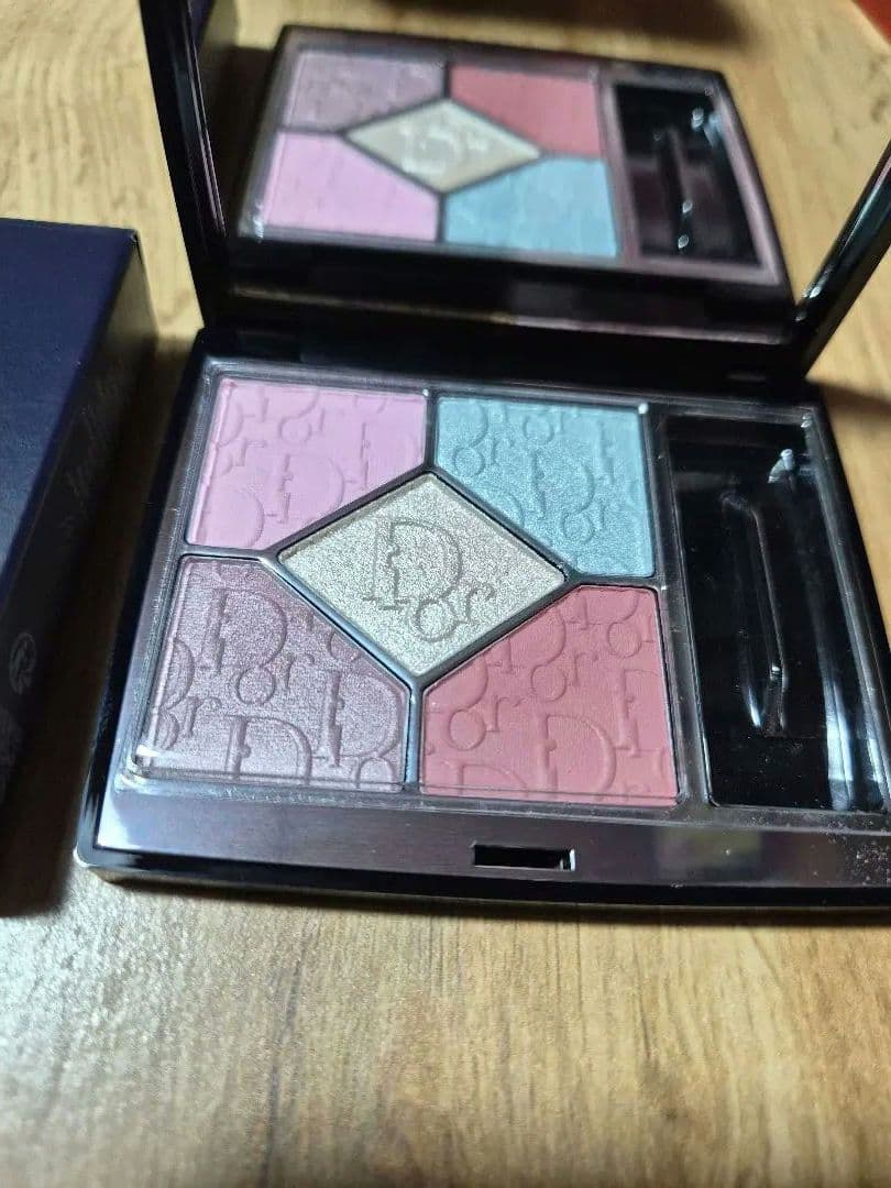 RT-106353　Diorアイパレット限定品