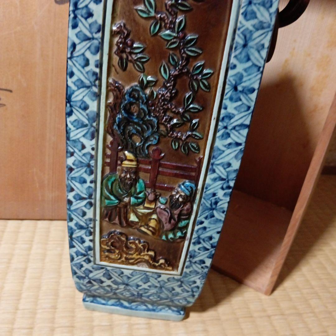九谷焼　糠川清章　古九谷風　色絵七宝地紋唐人山水図双耳遊環四方瓶　木箱