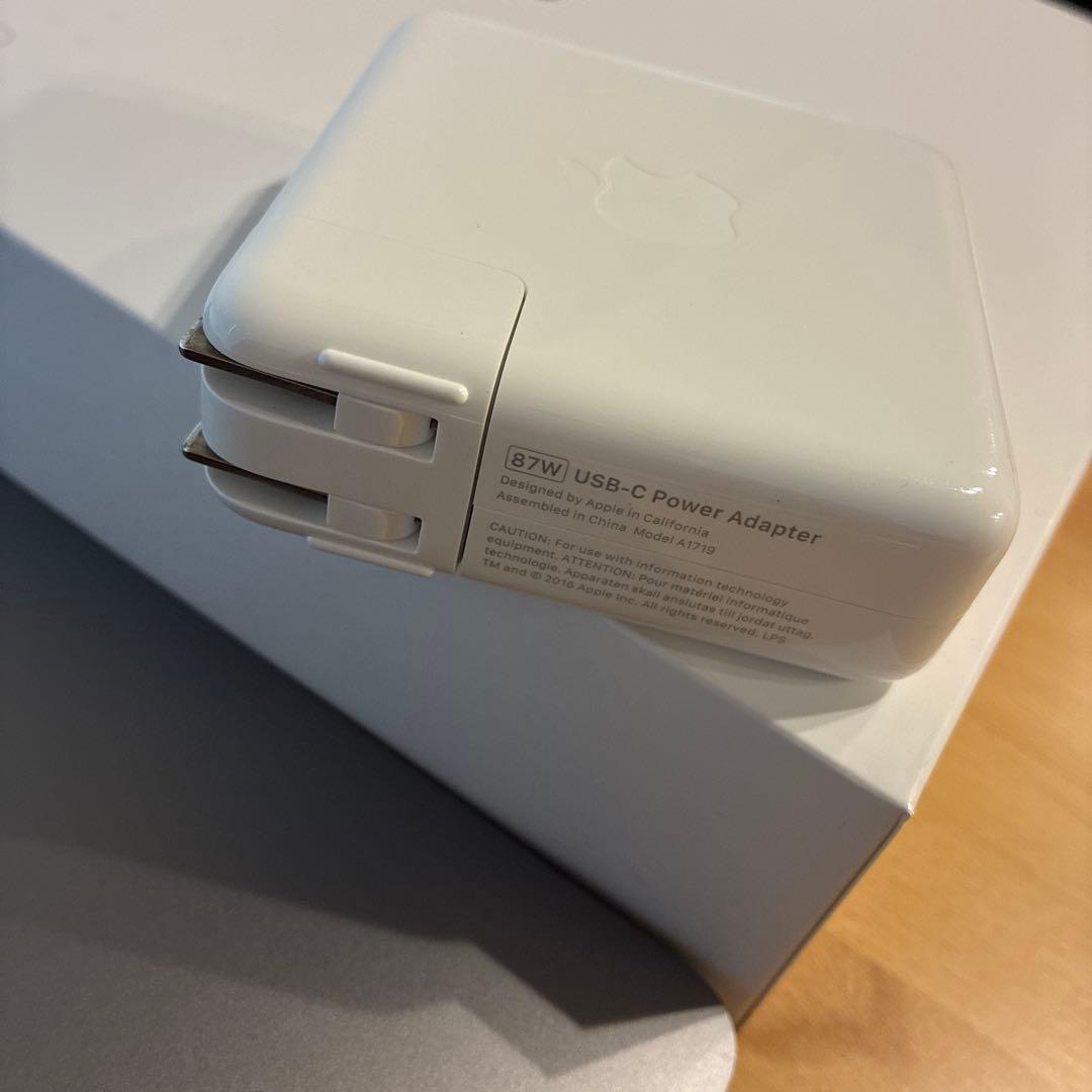 MacBookPro A1990 i7 16GB 256GB 中古美品