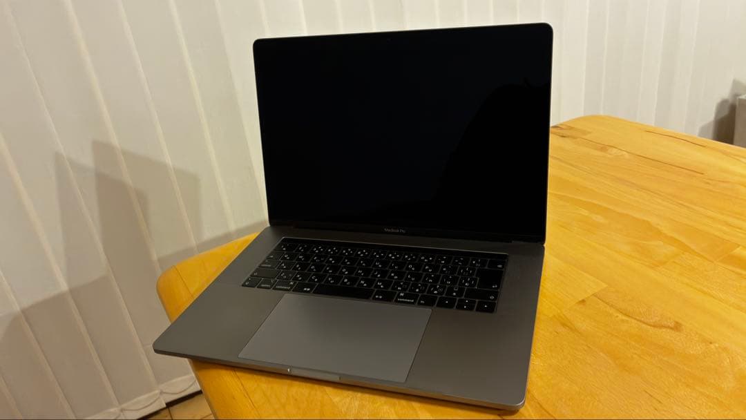 MacBookPro A1990 i7 16GB 256GB 中古美品