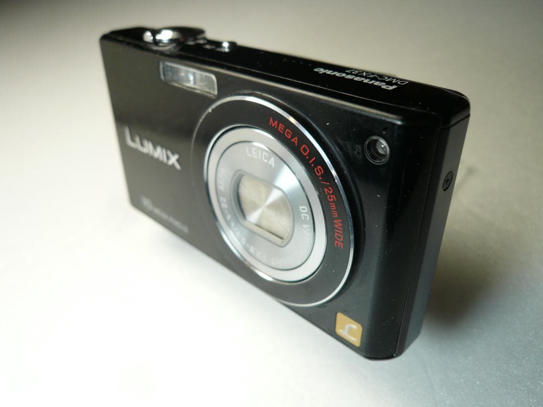 LUMIX★DMC-FX37⭐️海外仕様機種(日本語表示有)⭕️正面スレ小傷多い