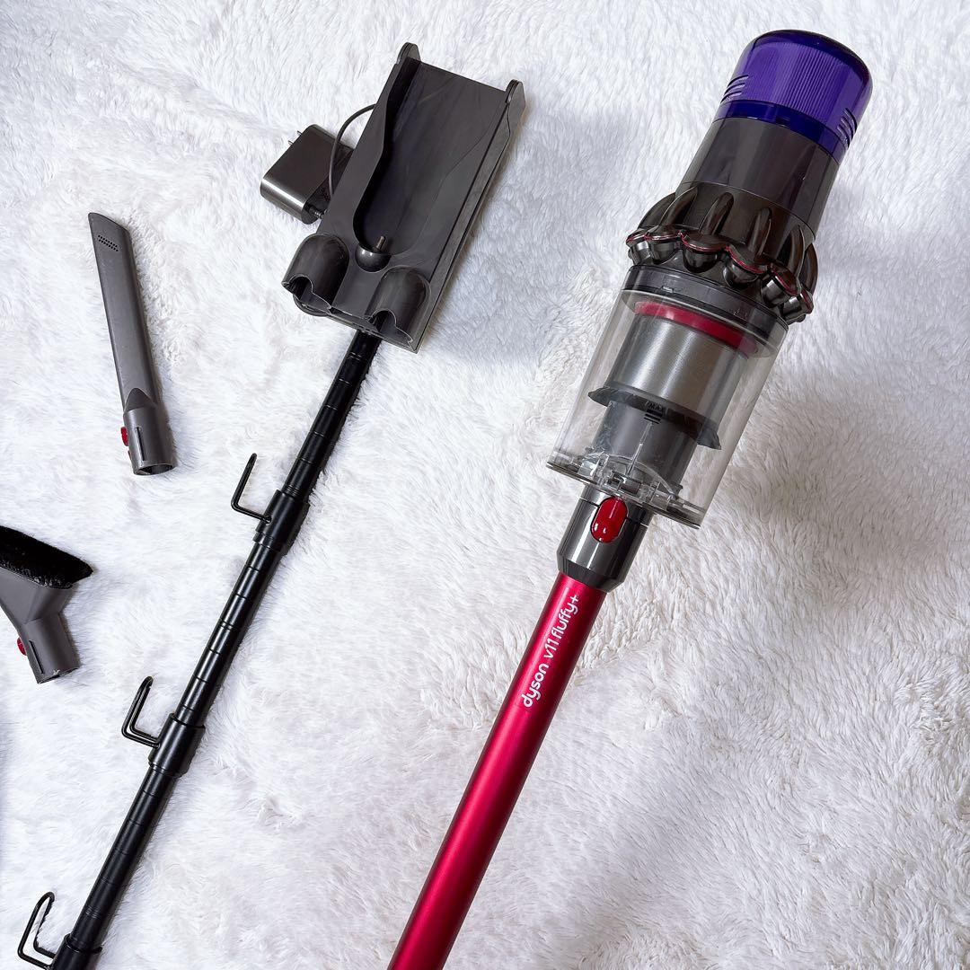 Dyson V11 fluffy+ スタンド・アタッチメント付き⭐︎
