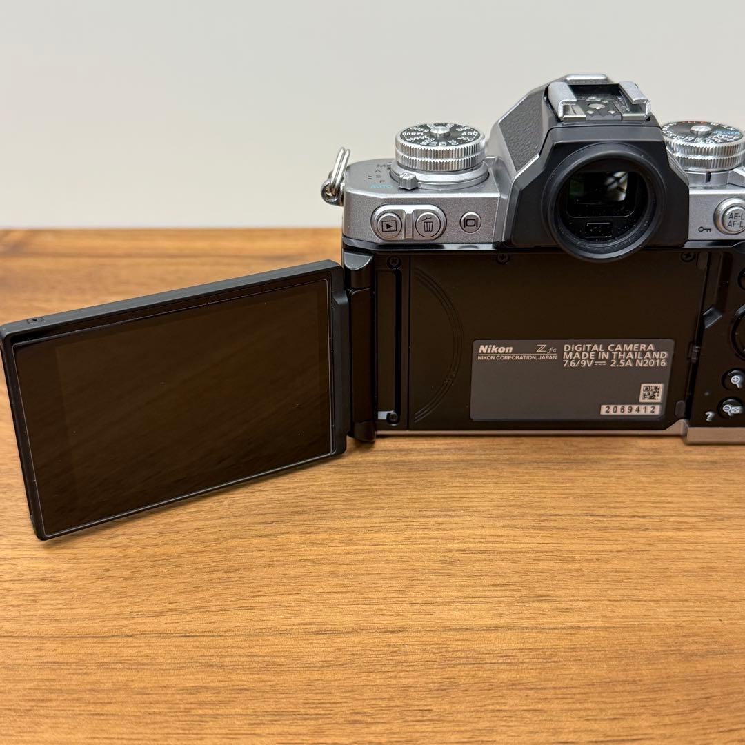 美品　Nikon Z fc ミラーレスカメラ レンズキット