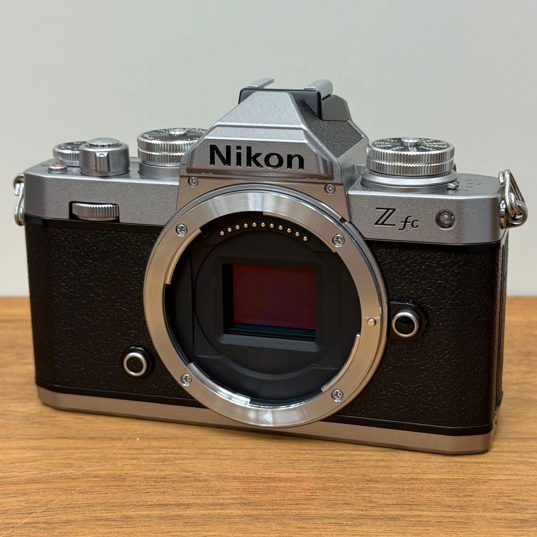 美品　Nikon Z fc ミラーレスカメラ レンズキット