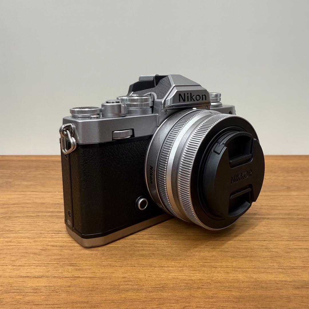 美品　Nikon Z fc ミラーレスカメラ レンズキット