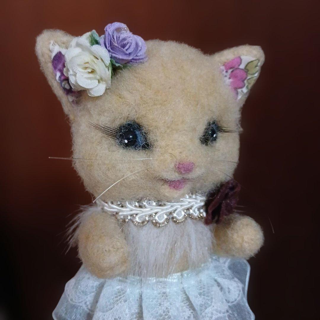 作家様　羊毛フェル　ネコ　花飾り付き