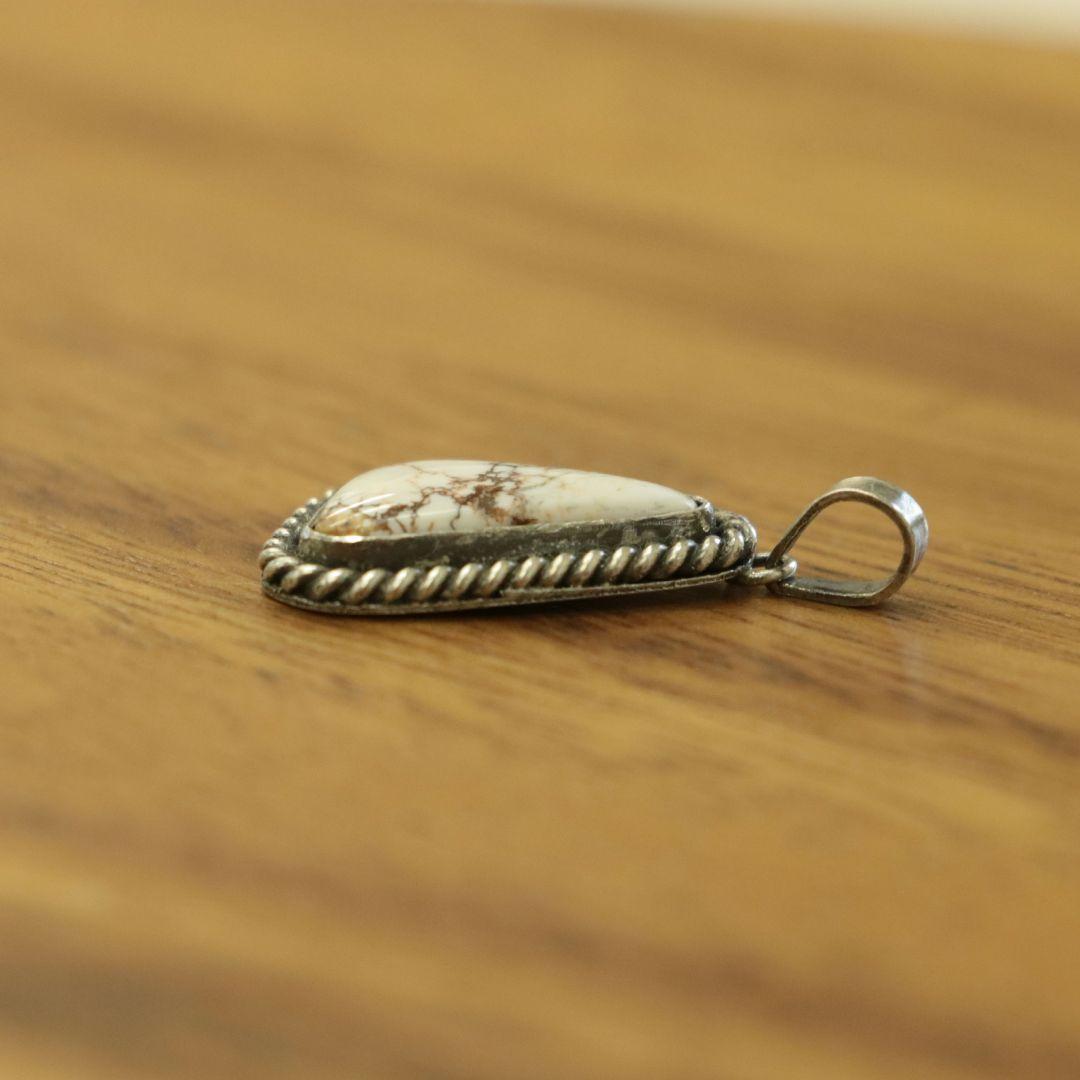 ワイルドホースペンダント ハンドメイド ネックレス インディアンジュエリー風