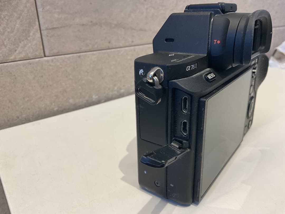 ★訳あり★ソニー α7S II（ILCE-7SM2）ボディ（バッテリーあり）
