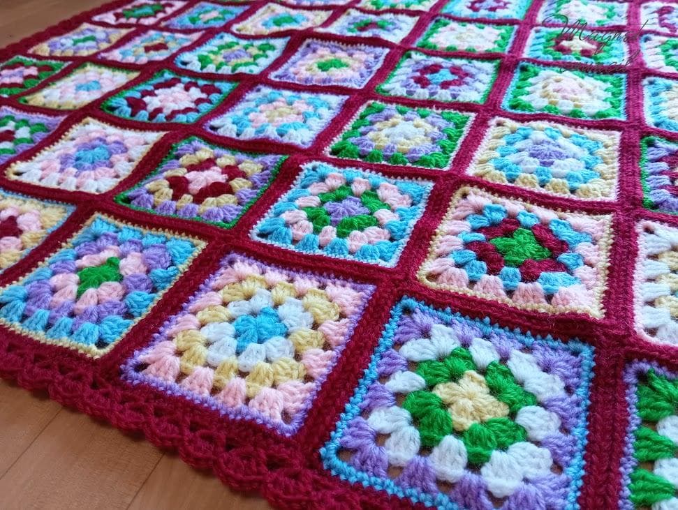 ハンドメイド グラニースクエアブランケット（レッド）