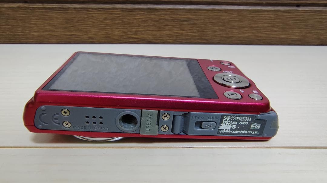 美品 動作確認済 CASIO EXILIM EX-Z880 赤 軽量 胸ポケット