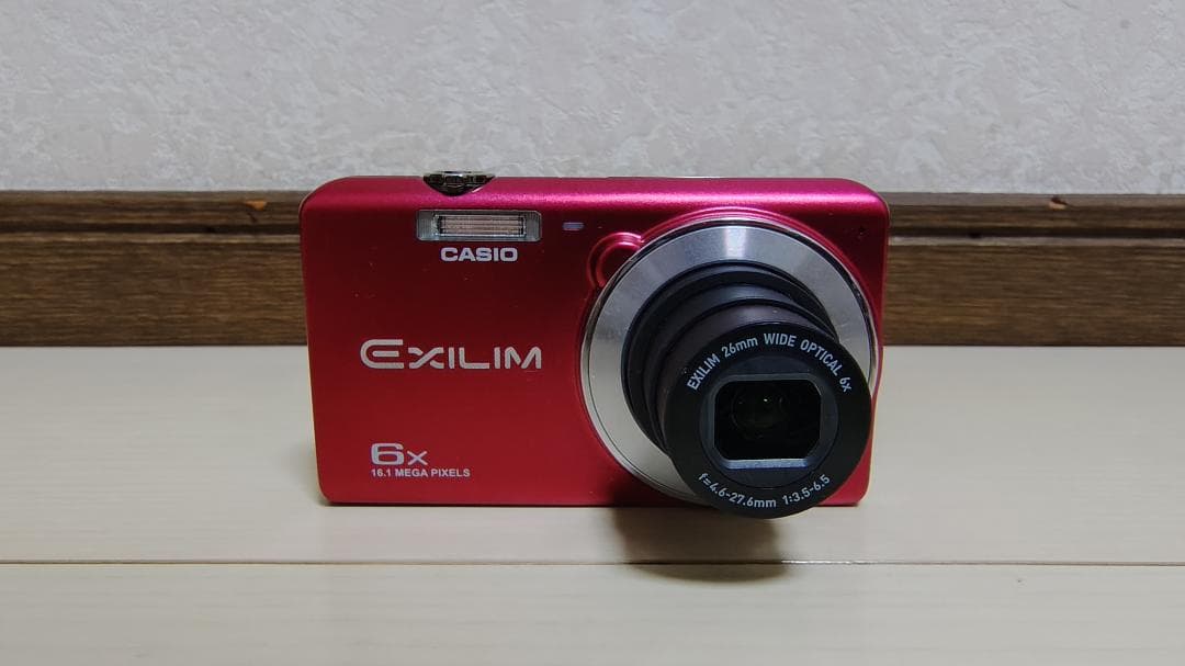 美品 動作確認済 CASIO EXILIM EX-Z880 赤 軽量 胸ポケット