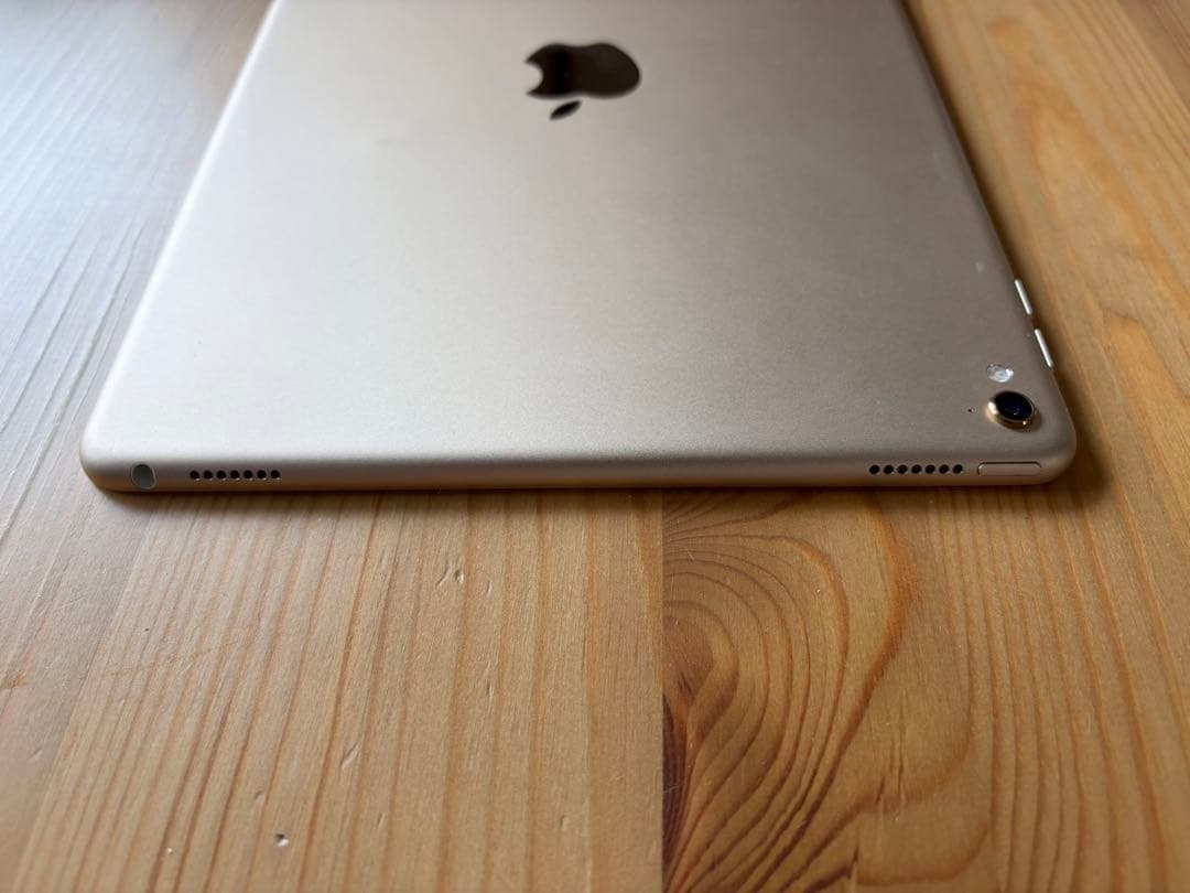 iPad Pro 9.7インチ Wi-Fiモデル 32GB(ゴールド)本体のみ